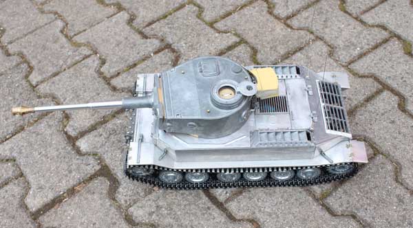 ホウベンポルシェタイガー戦車1/16 ラジコン TamToys 1/16 ポルシェ・タイガーI フルメタル完成品（PORSCHE TIGER I